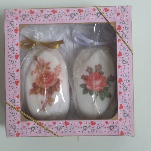 kit com 2 sabonetes Lux decorados com decoupage  - Embalagem em celofane e caixa de papel kraft