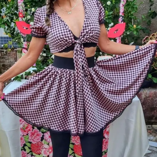 Conjunto cropped com saia xadrez para quadrilha e festa jeca