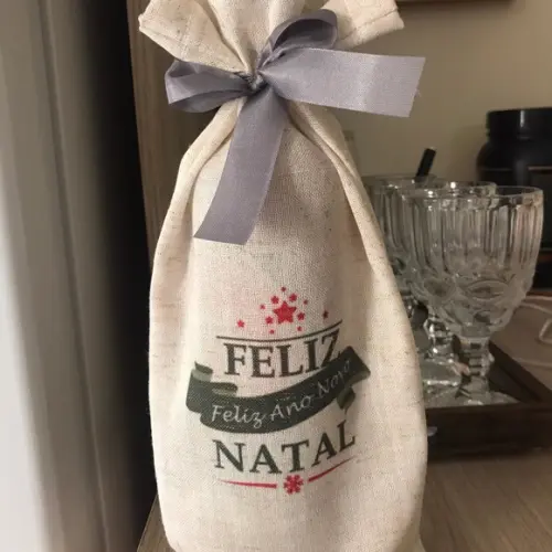 Saco de Vinho com Estampas de Feliz Natal Mais Fita de Cetim