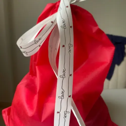 Sacos de TNT para embrulho de presente com fita de Natal