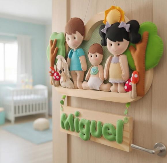 Enfeite de Porta de Maternidade - Família e Cachorrinho