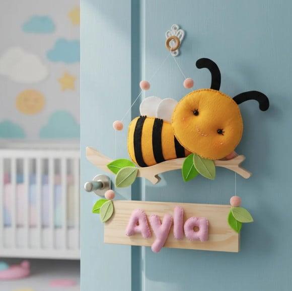 Enfeite Quarto Porta de Maternidade Galho Abelhinha