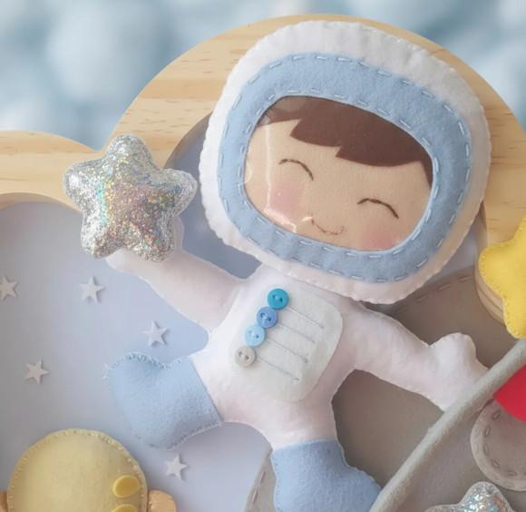 Kit Porta Maternidade + Móbile de Berço - Astronauta