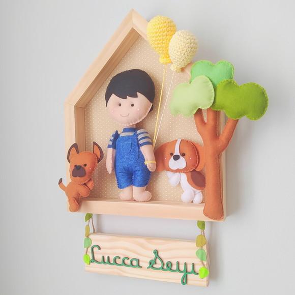 Porta de Maternidade - Menininho, Árvore e Cachorrinho