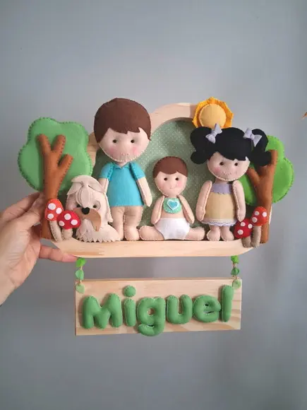 Enfeite de Porta de Maternidade - Família e Cachorrinho