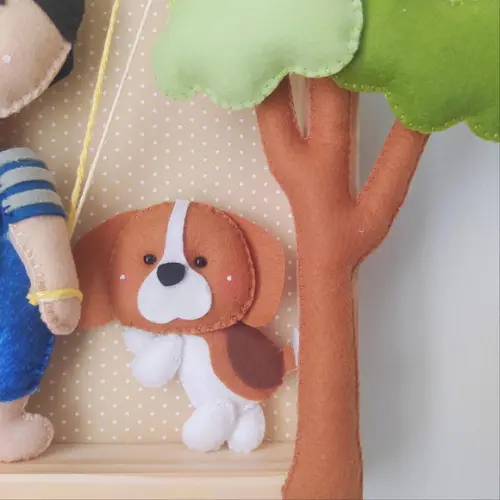 Porta de Maternidade - Menininho, Árvore e Cachorrinho