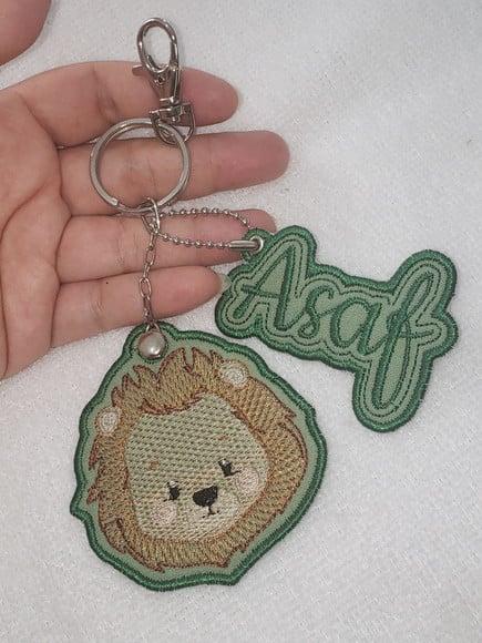 Chaveiro Leão e Nome Bordado Personalizado