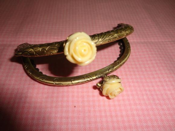 Fecho da vovó com flor de resina