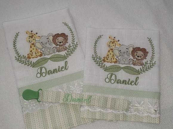 Kit 2 Fraldas Bordadas + 1 Prendedor de Chupeta