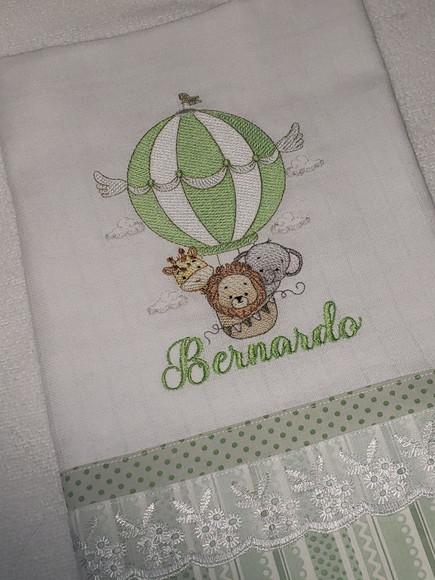 Kit 2 Fraldas Bordadas + 1 Prendedor de Chupeta