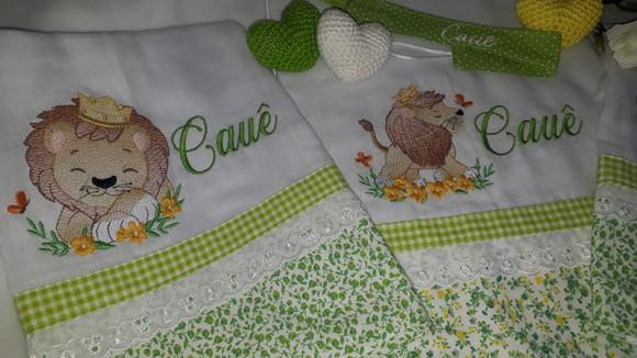 Kit 3 Fraldas Bordadas + Prendedor de Chupeta