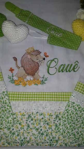Kit 3 Fraldas Bordadas + Prendedor de Chupeta
