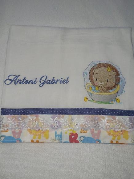 Kit 3 Fraldas Bordadas + Toalha Fralda
