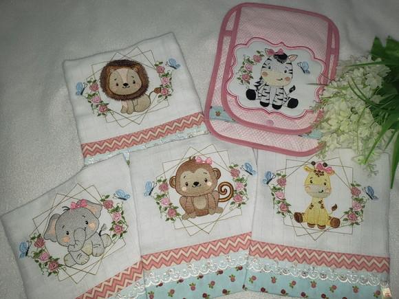 Kit 4 Fraldas + Capa de Caderneta