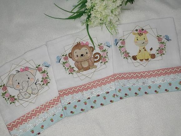 Kit 4 Fraldas Bordadas