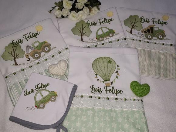 Kit 4 Fraldas Bordadas com 1 Fralda Segura Chupeta