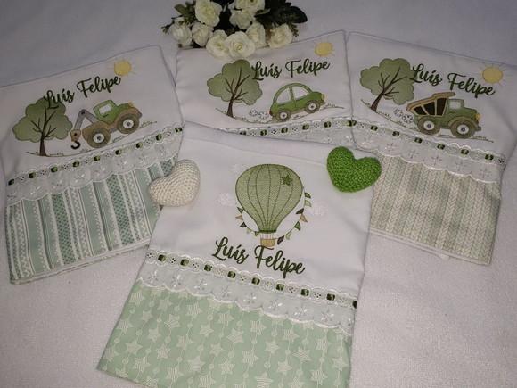 Kit 4 Fraldas Bordadas com 1 Fralda Segura Chupeta
