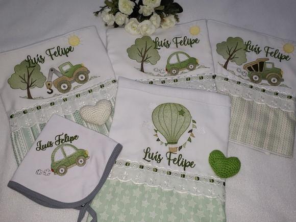 Kit 4 Fraldas Bordadas com 1 Fralda Segura Chupeta