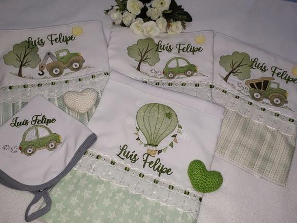 Kit 4 Fraldas Bordadas com 1 Fralda Segura Chupeta