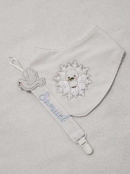 Kit Babador Bordado e Prendedor de Chupeta para Batizado