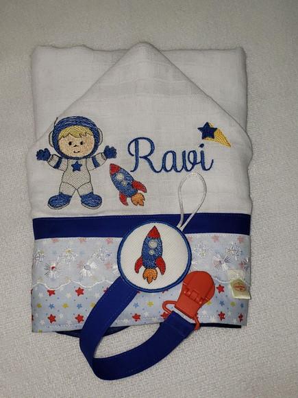 Kit Toalha Fralda Capuz Personalizada + Prendedor de Chupeta