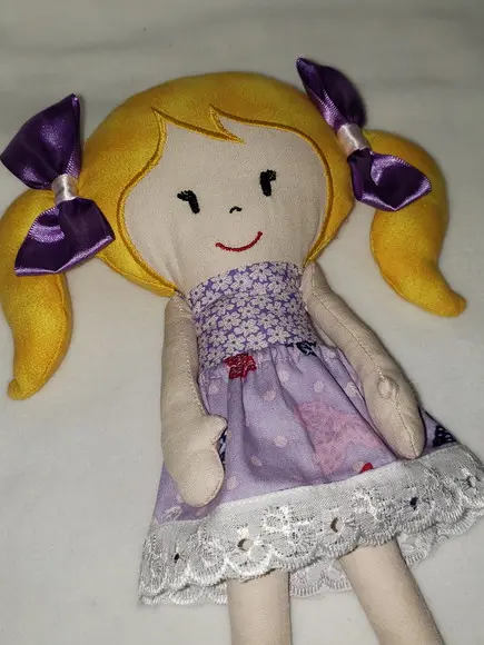 Boneca De Pano Bordada