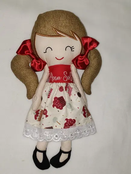 Boneca De Pano Bordada