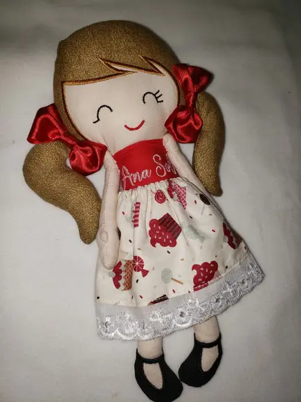 Boneca De Pano Bordada