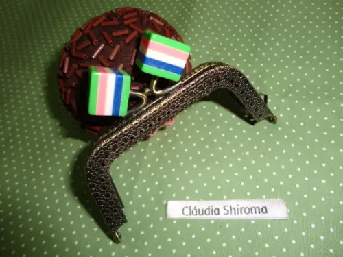 Fecho da vovó quadrado dadinhos colorido