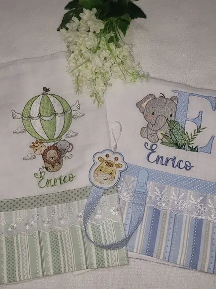 Kit 2 Fraldas Bordadas + 1 Prendedor de Chupeta