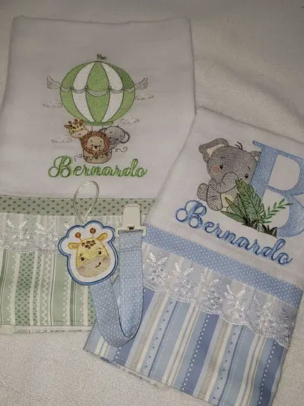 Kit 2 Fraldas Bordadas + 1 Prendedor de Chupeta