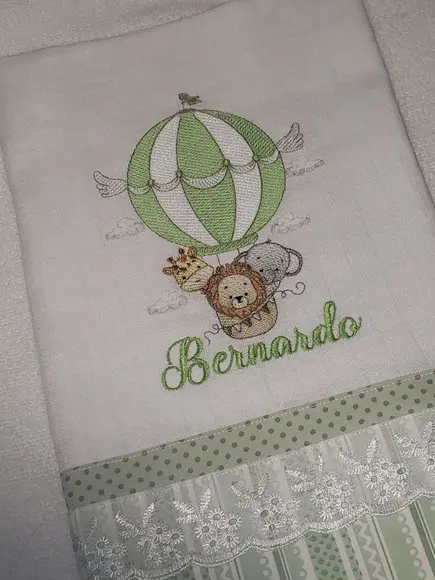 Kit 2 Fraldas Bordadas + 1 Prendedor de Chupeta