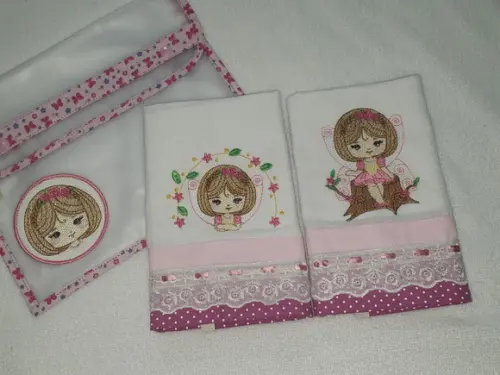 Kit 2 Fraldas Bordadas + Bolsa Plástica