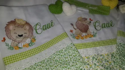 Kit 3 Fraldas Bordadas + Prendedor de Chupeta