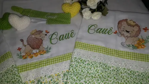 Kit 3 Fraldas Bordadas + Prendedor de Chupeta