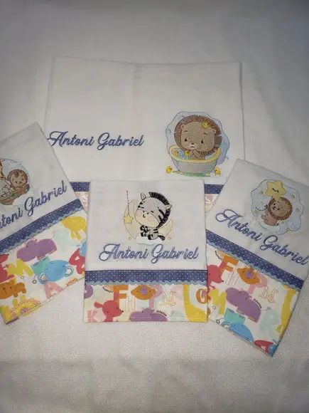 Kit 3 Fraldas Bordadas + Toalha Fralda