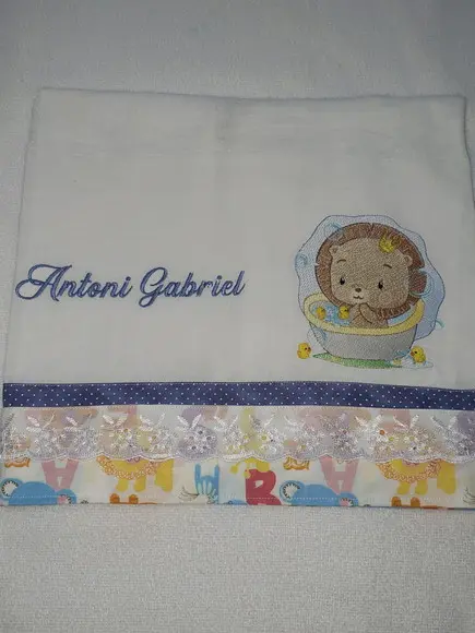 Kit 3 Fraldas Bordadas + Toalha Fralda