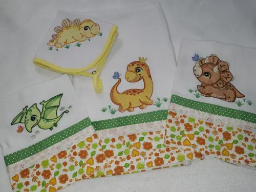 Kit 3 Fraldas Bordadas com 1 Fralda Segura Chupeta