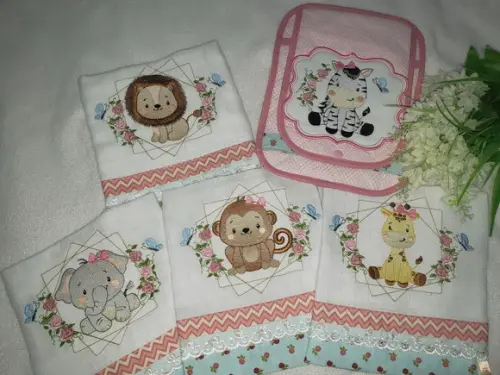 Kit 4 Fraldas + Capa de Caderneta
