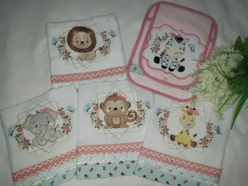 Kit 4 Fraldas + Capa de Caderneta