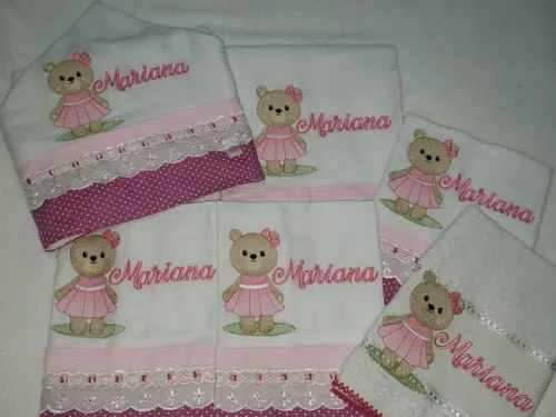 Kit 4 Fraldas Bordadas + Toalha Fralda com Capuz + Toalha Es