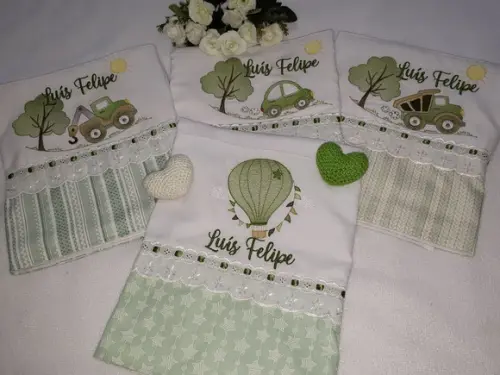 Kit 4 Fraldas Bordadas com 1 Fralda Segura Chupeta