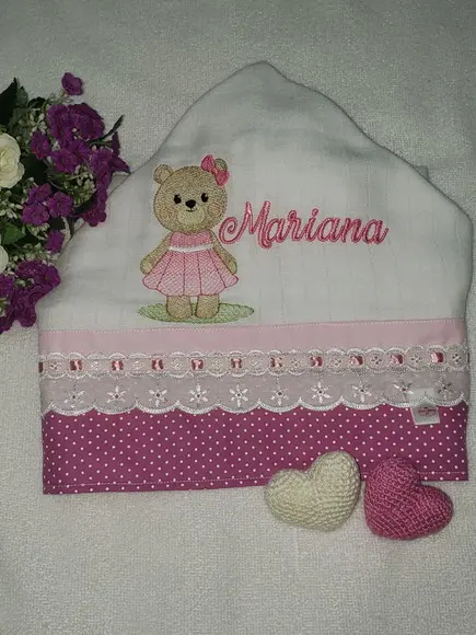 Kit 4 Fraldas Bordadas + Toalha Fralda com Capuz + Toalha Es