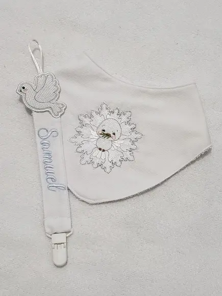 Kit Babador Bordado e Prendedor de Chupeta para Batizado