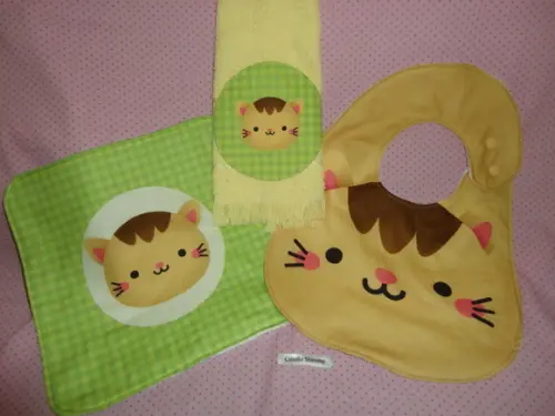 Kit babador Gatinho com paninho e toalha de boca