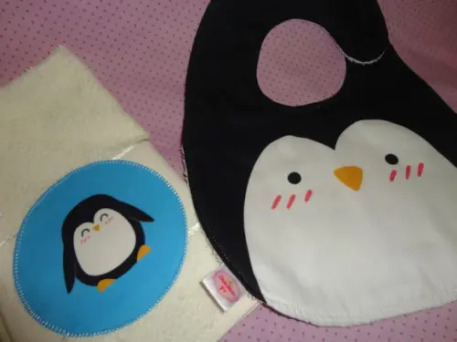 Kit babador Pinguim com toalha de boca