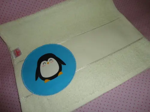 Kit babador Pinguim com toalha de boca