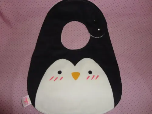 Kit babador Pinguim com toalha de boca