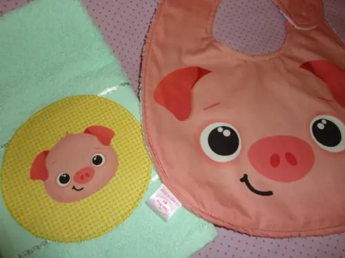 Kit babador Porquinho com toalha de boca