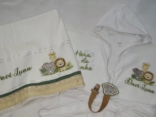 Kit Roupão de Bebê e Toalha de Banho Personalizado